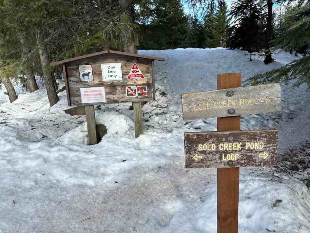 signage along the trail for Gold creek pond loop directing hikers and snowshoers.