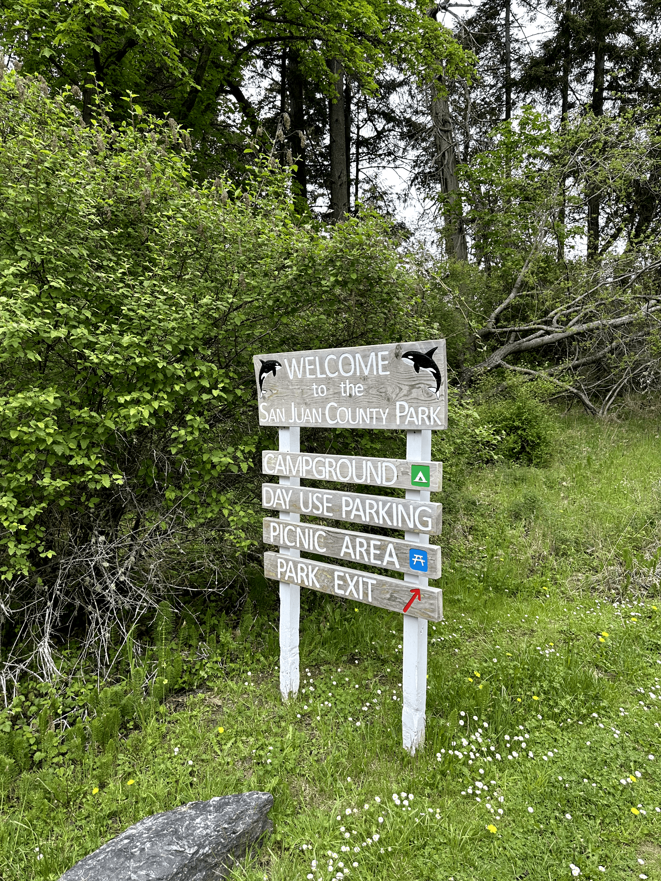 Welcome to San Juan County Park with directional signs for campground, parking, picnic area, and exit.