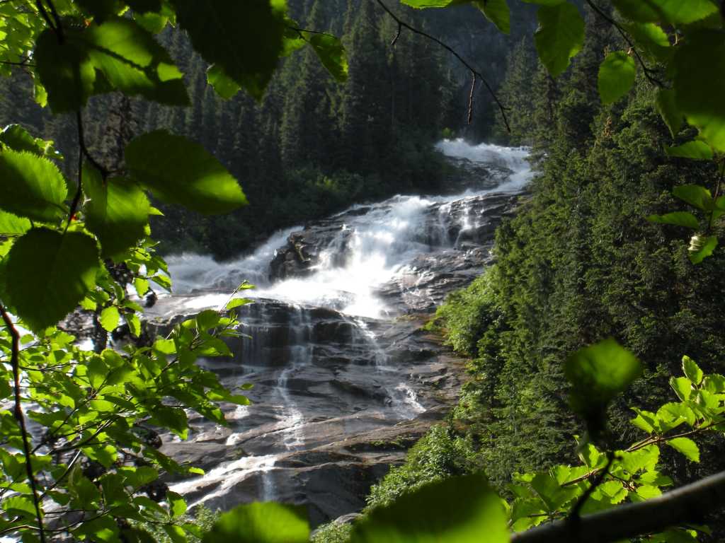 hidden waterfalls of the north cascades